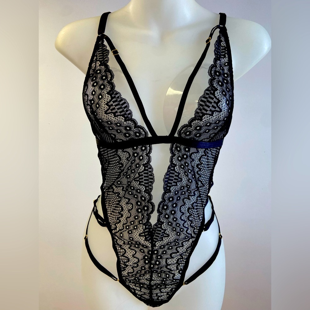 Beautiful Black Lace sexy Bodysuit size 6